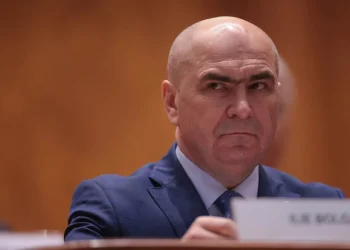 Criză politică în Parlament: moțiune de cenzură anunțată contra lui Bolojan