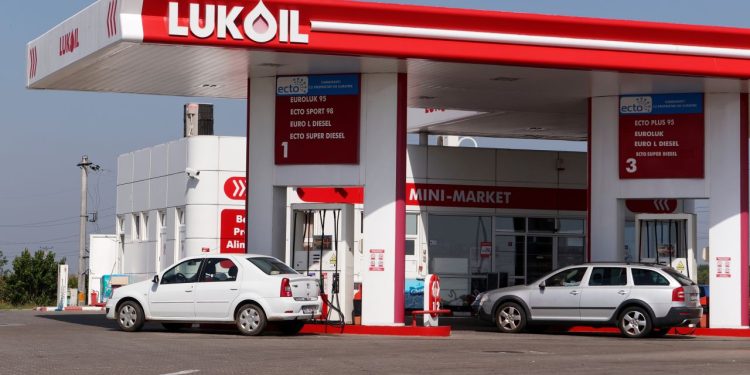 Gigantul petrolier Lukoil dă în judecată România pentru imposibilitatea exploatării gazelor