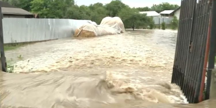 Alertă de inundații în România: râuri sub Cod portocaliu și galben. Zonele vizate