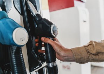 Val de scumpiri la carburanți: motorina se apropie de 8,5 lei/litru
