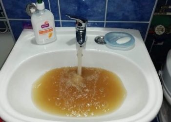 Criză la Curtea de Argeș: apa contaminată din nou cu bacteria periculoasă