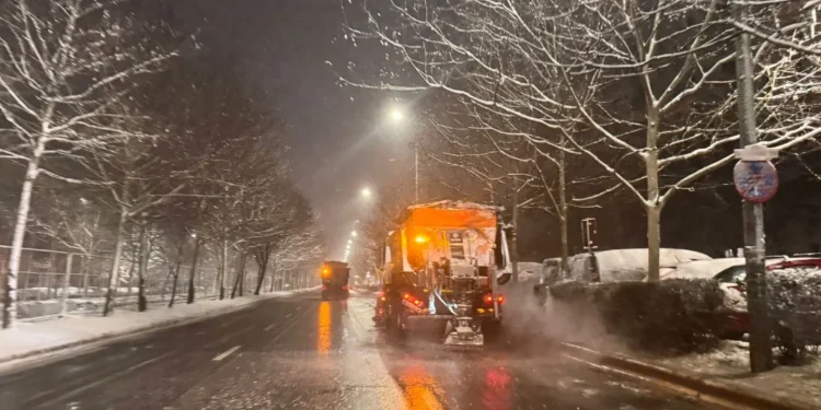 Peste 370 de utilaje, mobilizate pentru deszăpezire în Capitală