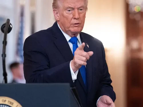 SUA au început operațiuni în Iran, susține Donald Trump: Apel către iranieni să iasă la luptă