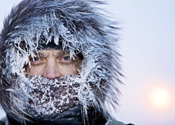 Vremea o ia razna: frig sever și strat de zăpadă în mai multe regiuni — ce spun meteorologii