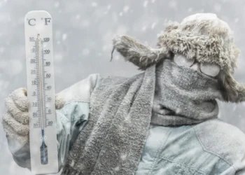 Vremea o ia razna: frig sever și strat de zăpadă în mai multe regiuni — ce spun meteorologii