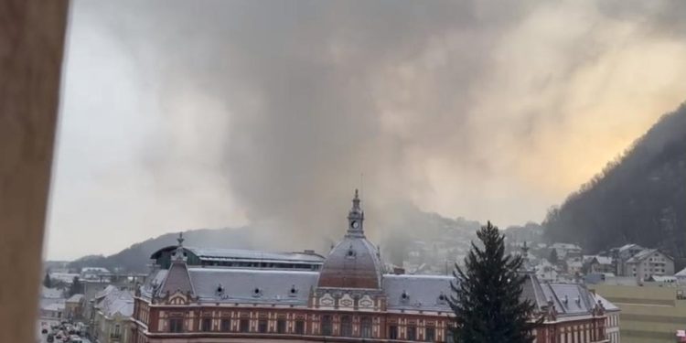 Incendiu în unitate medicală din Brașov, pompierii în alertă