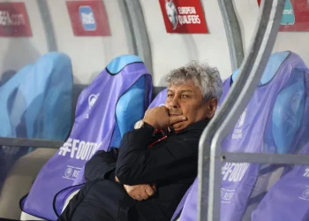 Cine ar putea să conducă România la barajul cu Turcia, dacă Mircea Lucescu nu va putea
