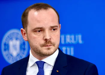 Blocaj în Guvern – ministrul Sănătății îl amenință pe premier că NU va semna tăierile salariale: „Ar genera o criză fără precedent în sistem”