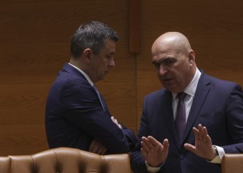 Scandalul evacuărilor din Orientul Mijlociu tensionează coaliția: Grindeanu vrea control asupra MAE, Bolojan refuză (surse)