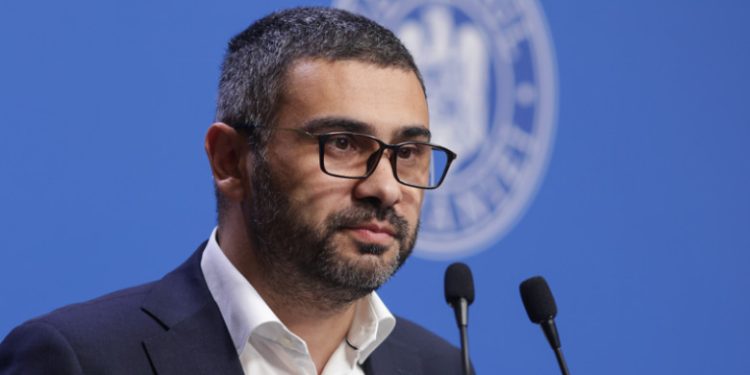 „Bă, dar ce tupeu a avut!” Dispută online între politicieni: Ministrul Muncii îl acuză pe Vlad Gheorghe că ar fi preluat un proiect PSD pentru tineri