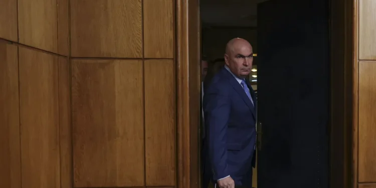 Schimb de replici pe scena politică: Partidul Social Democrat îi cere lui Ilie Bolojan să excludă public o alianță cu Alianța pentru Unirea Românilor