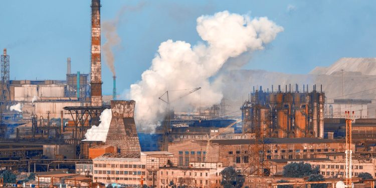 Semnal de alarmă: industria înregistrează scăderi masive, de până la 20%
