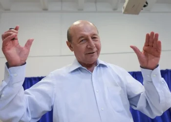 Traian Băsescu consideră inițiativa lui Macron periculoasă: 'Trecerea sub 'umbrela nucleară' a Franței ar însemna desființarea NATO'
