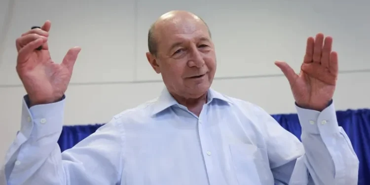 Traian Băsescu consideră inițiativa lui Macron periculoasă: 'Trecerea sub 'umbrela nucleară' a Franței ar însemna desființarea NATO'