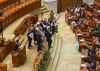 Urlete și fluierături anti-SUA în Parlament la dezbaterea privind capabilitățile militare americane