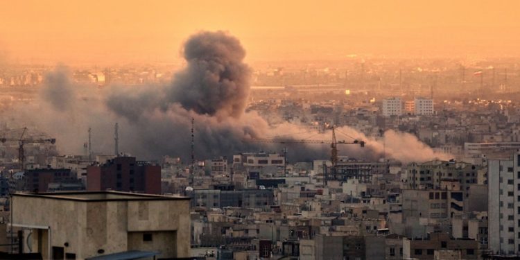 Replică de forță a Iranului: atacuri intense asupra Israelului în plin proces de armistițiu