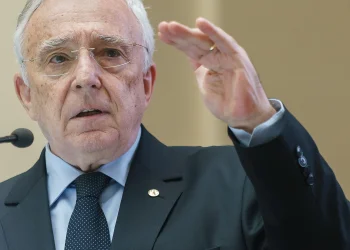 Șoc pe benzinării: Mugur Isărescu explică strategia BNR pentru prețurile la combustibil