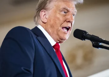 Trump: „Iranul nu poate avea armă nucleară. Dacă nu cedează, le distrugem și le iau petrolul”