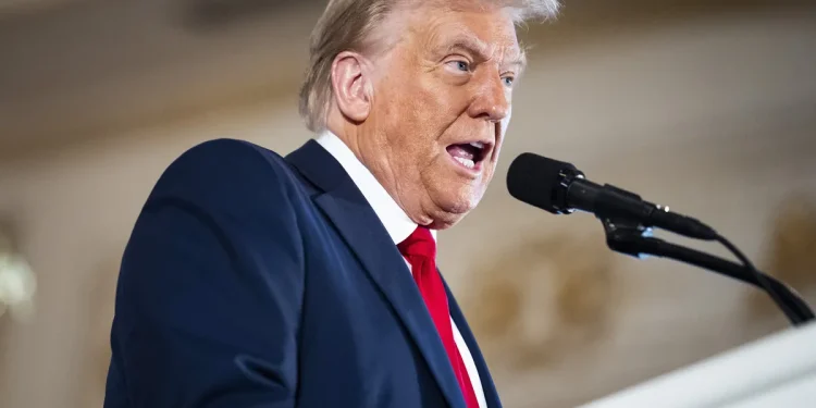 Trump: „Iranul nu poate avea armă nucleară. Dacă nu cedează, le distrugem și le iau petrolul”