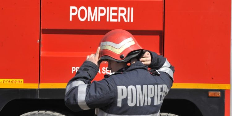 Alertă maximă în Constanța: un bloc întreg a fost cuprins de flăcări