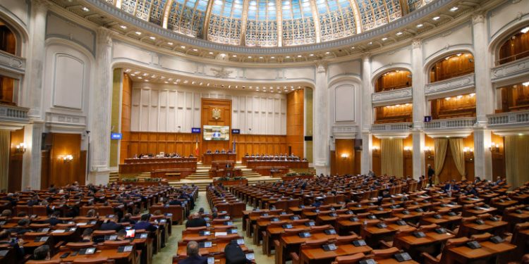 Tensiuni majore în Coaliție: parlamentarii UDMR pleacă nervoși din ședința Senatului
