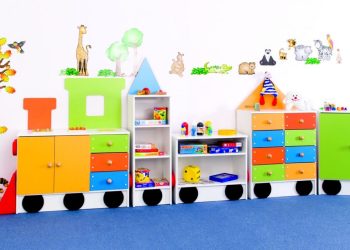 Scene revoltătoare într-o grădiniță: părinții spun că educatoarea îi punea pe copii să se bată