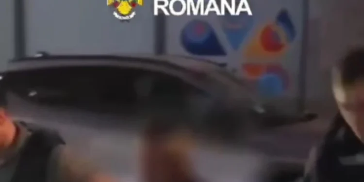 Tâlhar recidivist, reținut după ce ar fi atacat trei femei, în București. Le urmărea până în scara blocului și le smulgea cerceii