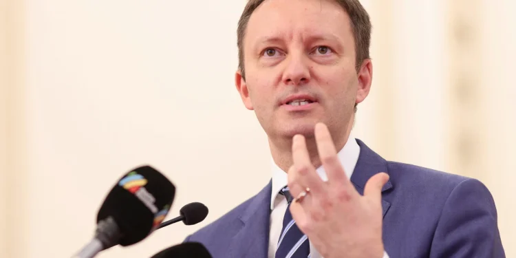 Reacția Patriarhiei Române, după ce Siegfried Mureșan a propus interzicerea ofițerilor acoperiți în biserică