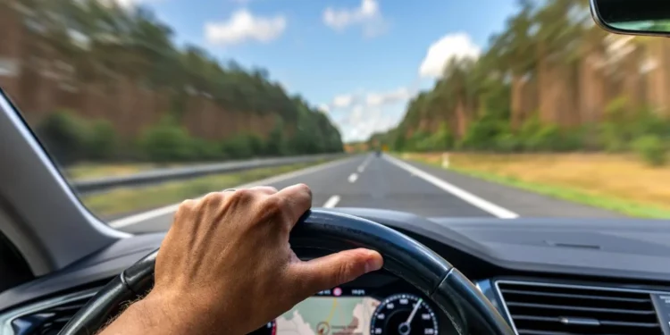 1 octombrie schimbă regulile pentru șoferii români. Apare o nouă taxă, dar dispar mai multe taxe de pod