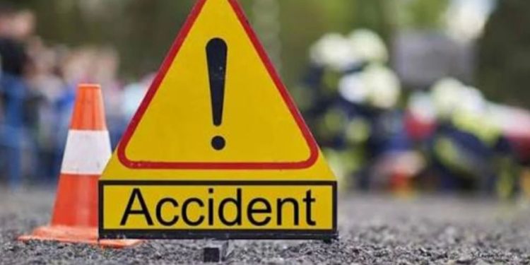 Accident mortal pe DN 6, în Caraș-Severin. Un cetățean bulgar a murit după ce mașina sa a fost lovită de două TIR-uri