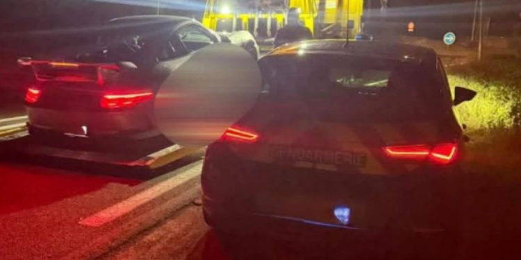 Prins cu 312 km/h pe autostradă, dar ar putea scăpa de pedeapsă. De ce viteza record înregistrată de radar îi poate salva permisul